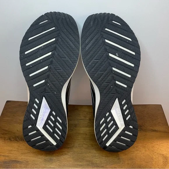 Brooks | Levitate 5 Running Shoes - Black ; Womens 10 - Picture 7 of 8